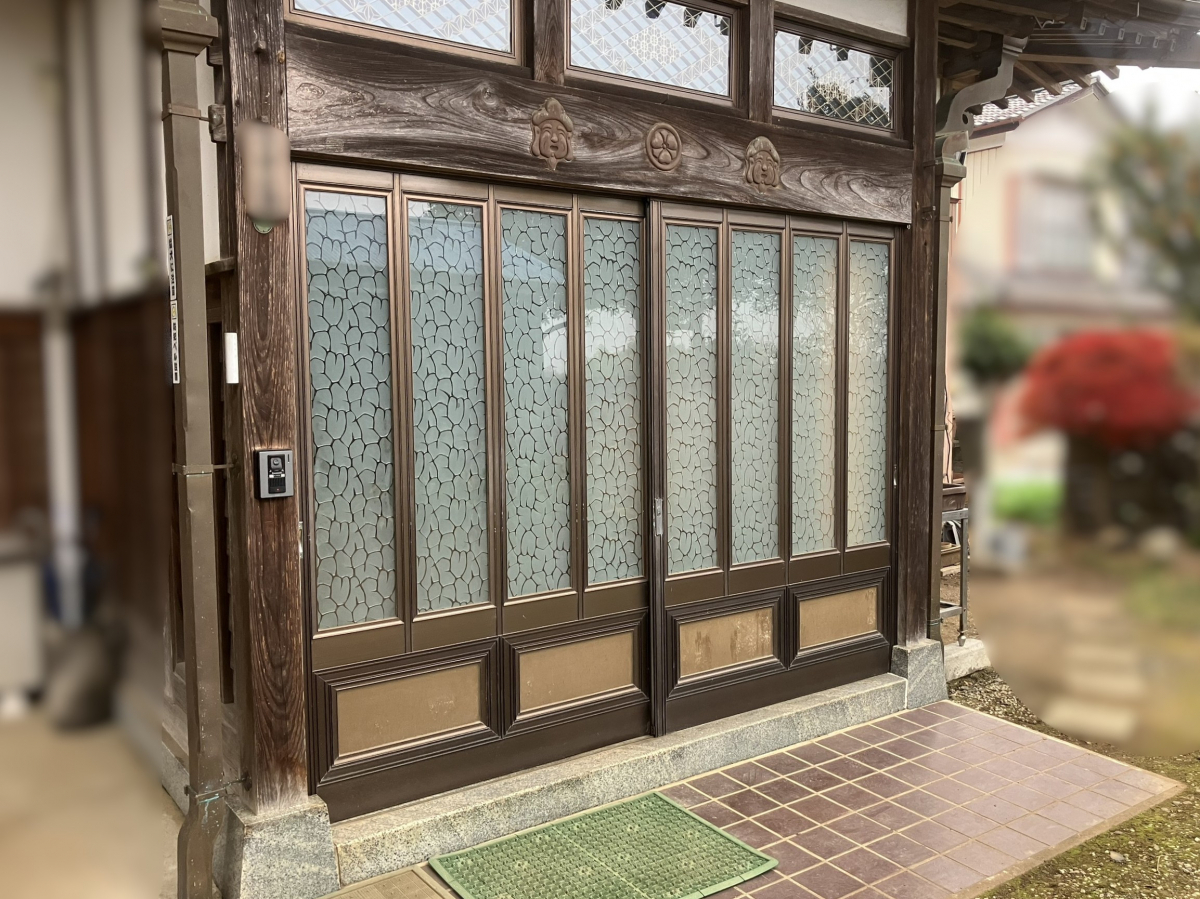 つくば住生活 石岡店の開閉が重い玄関引き戸をリフォーム｜LIXIL リシェント玄関引き戸2＜茨城県石岡市の施工例＞の施工前の写真1