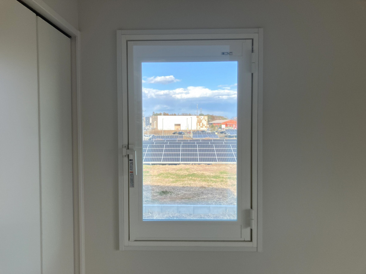 つくば住生活 石岡店の茨城県土浦市【補助金対象リフォーム】内窓設置で断熱性と快適性を向上｜LIXIL インプラス（開き窓）の施工後の写真1