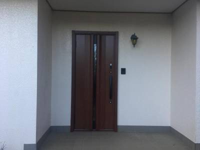 つくば住生活 石岡店の重たい木製ドアも…あっという間に軽いアルミ製ドアに交換できます(^^♪の施工後の写真1