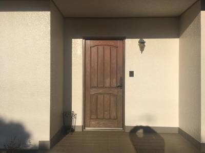 つくば住生活 石岡店の重たい木製ドアも…あっという間に軽いアルミ製ドアに交換できます(^^♪の施工前の写真1