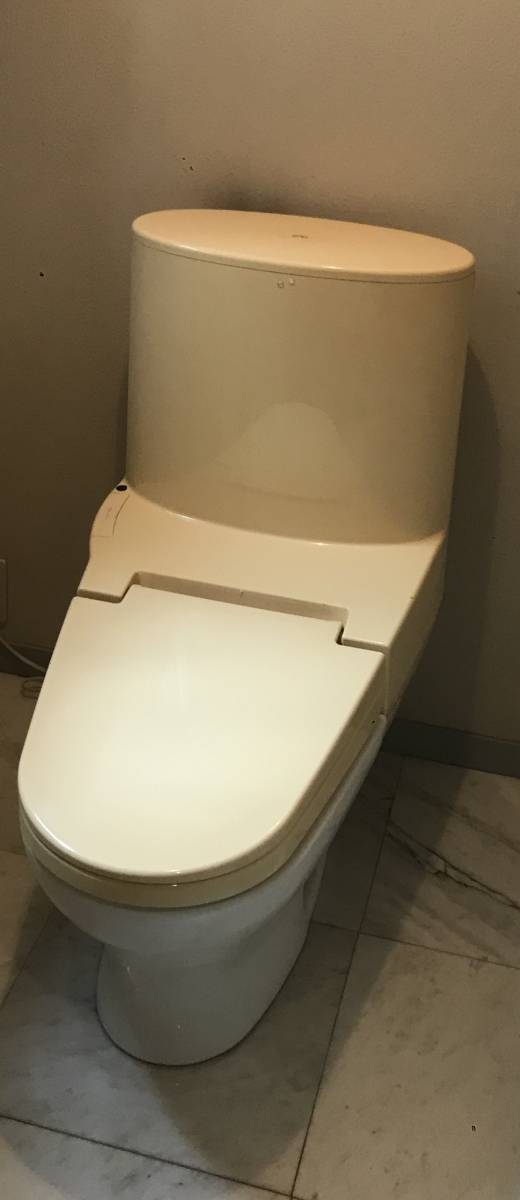 かとうがらすてん　大森山王のトイレ交換の施工前の写真1