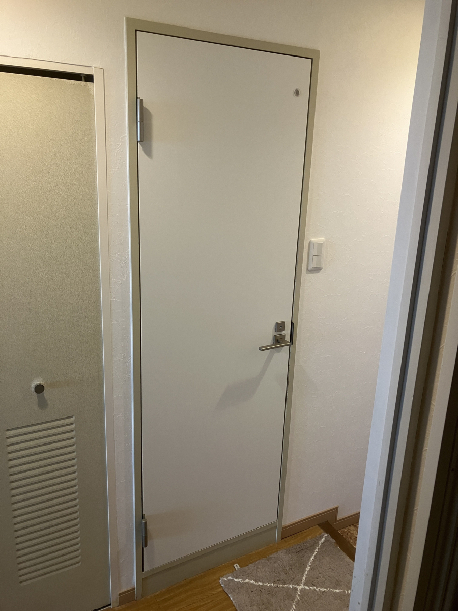 かとうがらすてん　大森山王のトイレの扉をイメージ通りに交換の施工後の写真1
