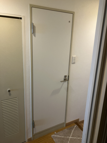 かとうがらすてん　大森山王のトイレの扉をイメージ通りに交換施工事例写真1