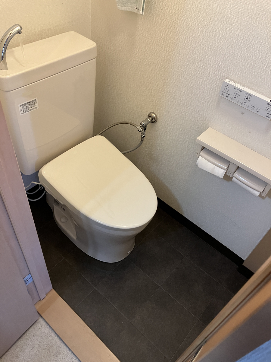 かとうがらすてん　大森山王のトイレ交換＋クッションフロア交換の施工後の写真1