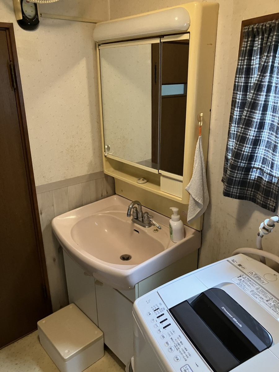 かとうがらすてん　大森山王の浴室改修の次は洗面所のリフォームです。【東京都大田区】の施工前の写真1
