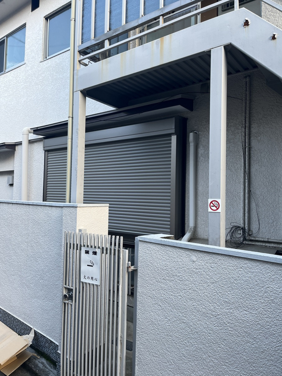 かとうがらすてん 大森山王の後付けシャッターお取付け【東京都品川区】の施工後の写真1