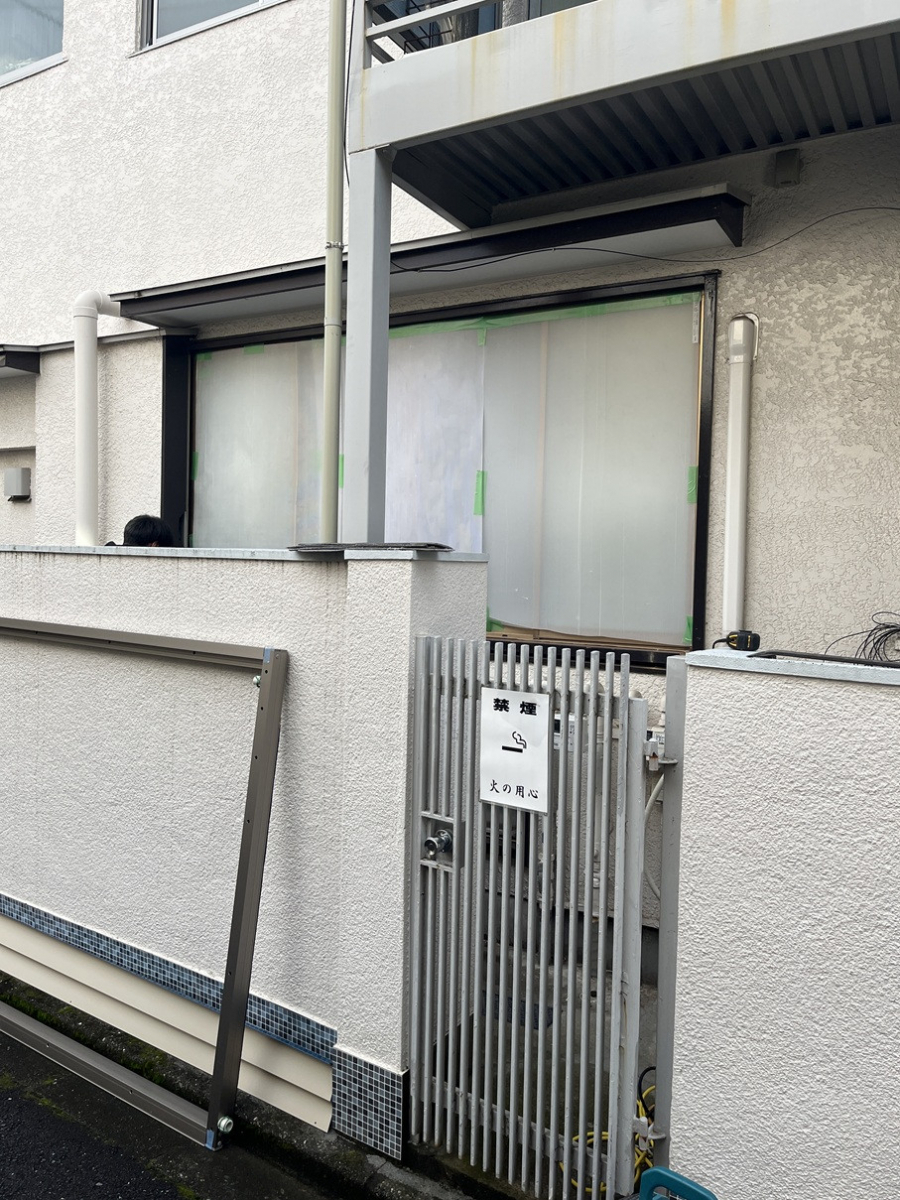 かとうがらすてん 大森山王の後付けシャッターお取付け【東京都品川区】の施工前の写真1