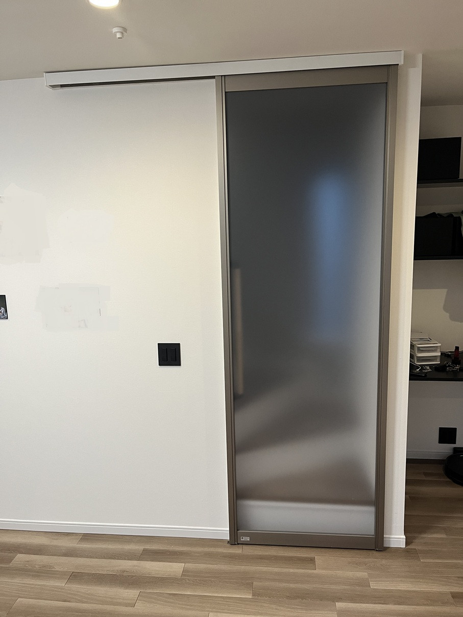 かとうがらすてん　大森山王の階段室からの冷気を防ぐ為に引戸の取付【東京都大田区】の施工後の写真2