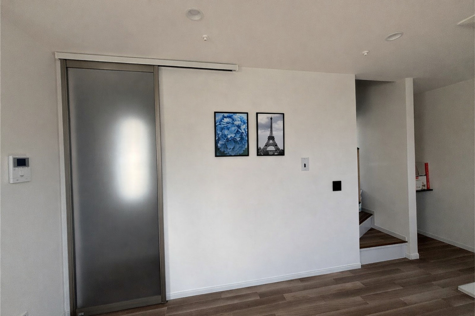 かとうがらすてん　大森山王の階段室からの冷気を防ぐ為に引戸の取付【東京都大田区】の施工前の写真1