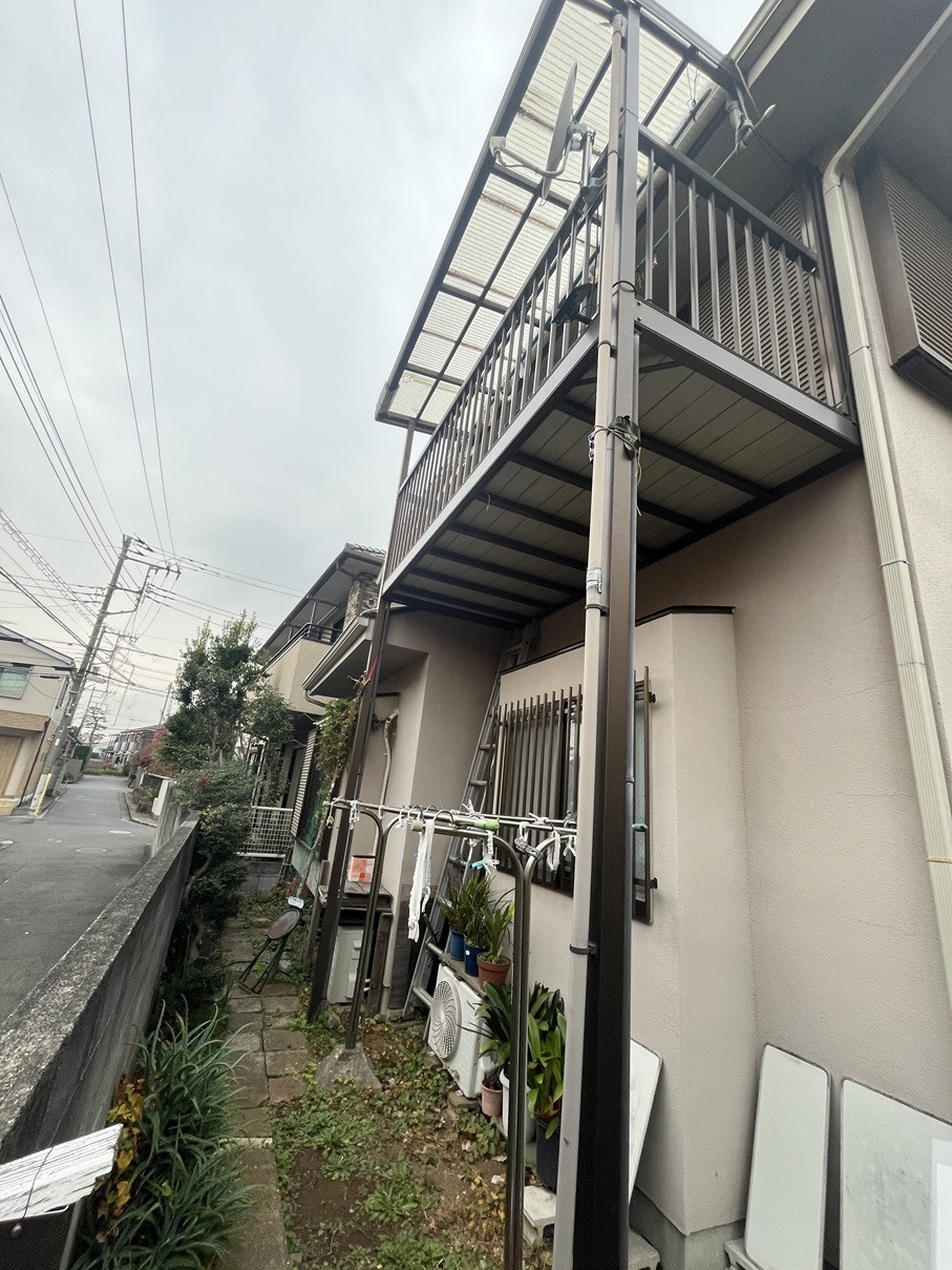 かとうがらすてん　大森山王のアルミバルコニーの補強と屋根材(波板)交換【東京都大田区】の施工前の写真2
