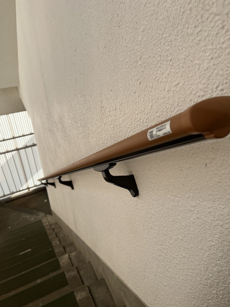 かとうがらすてん　大森山王の階段へ手すりをお取付け【東京都大田区】の施工後の写真2