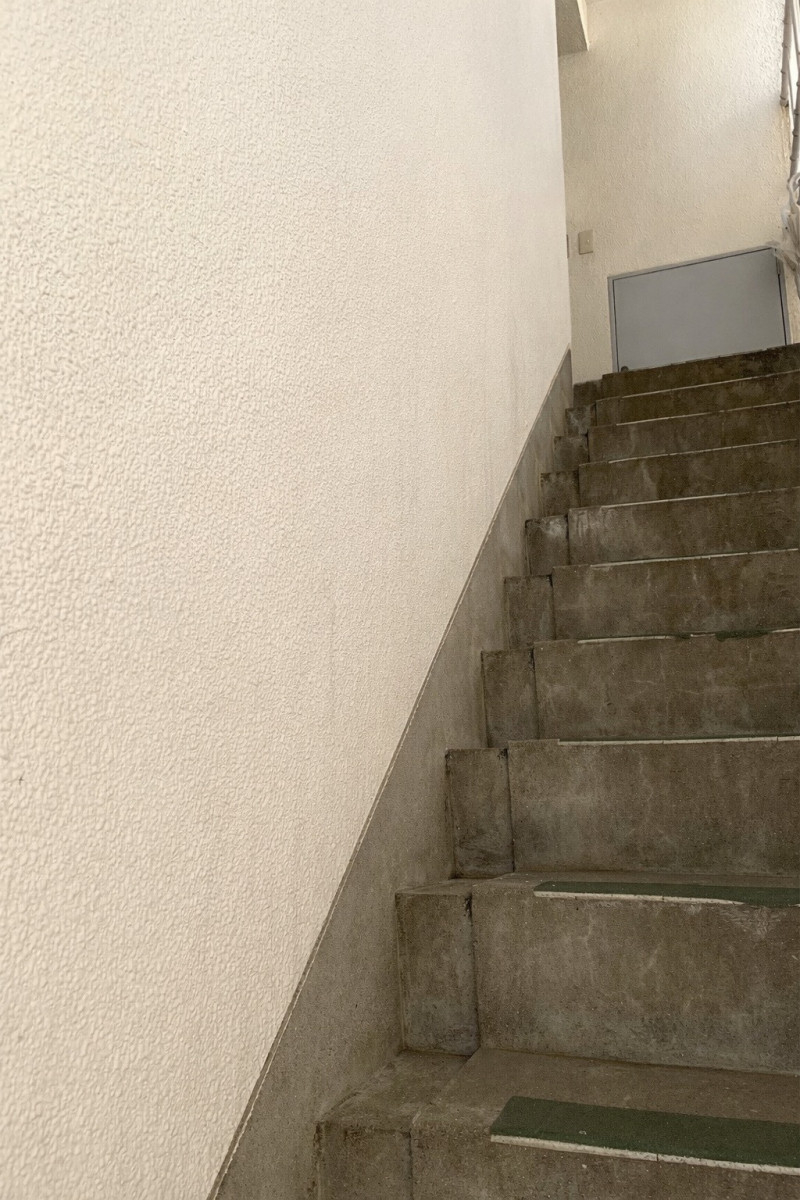 かとうがらすてん　大森山王の階段へ手すりをお取付け【東京都大田区】の施工前の写真1