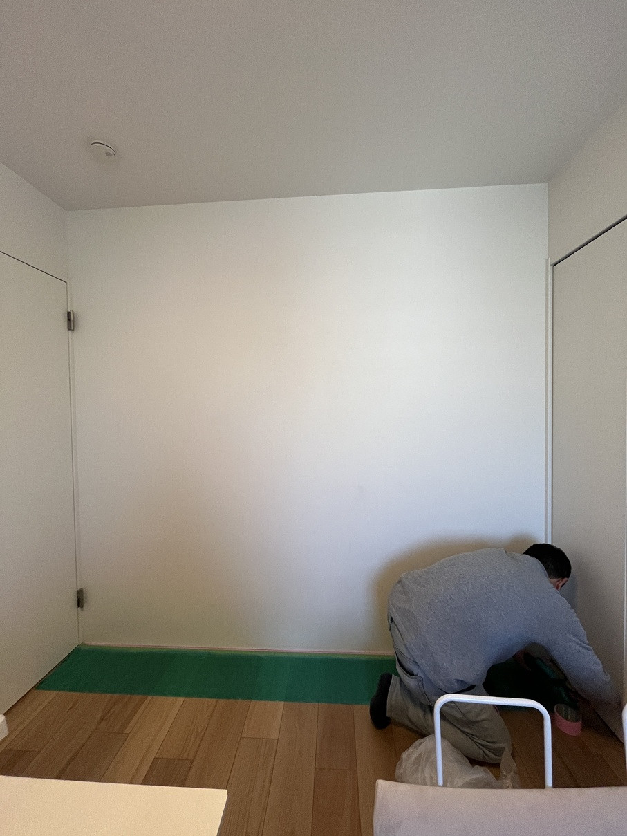 かとうがらすてん　大森山王の寝室の壁一面にエコカラットプラスを貼り付け【東京都大田区】の施工前の写真1