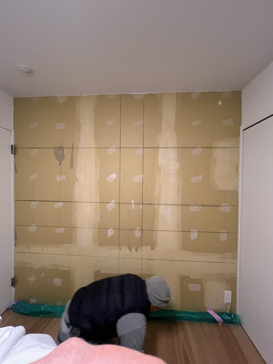 かとうがらすてん　大森山王の寝室の壁一面にエコカラットプラスを貼り付け【東京都大田区】の施工前の写真2