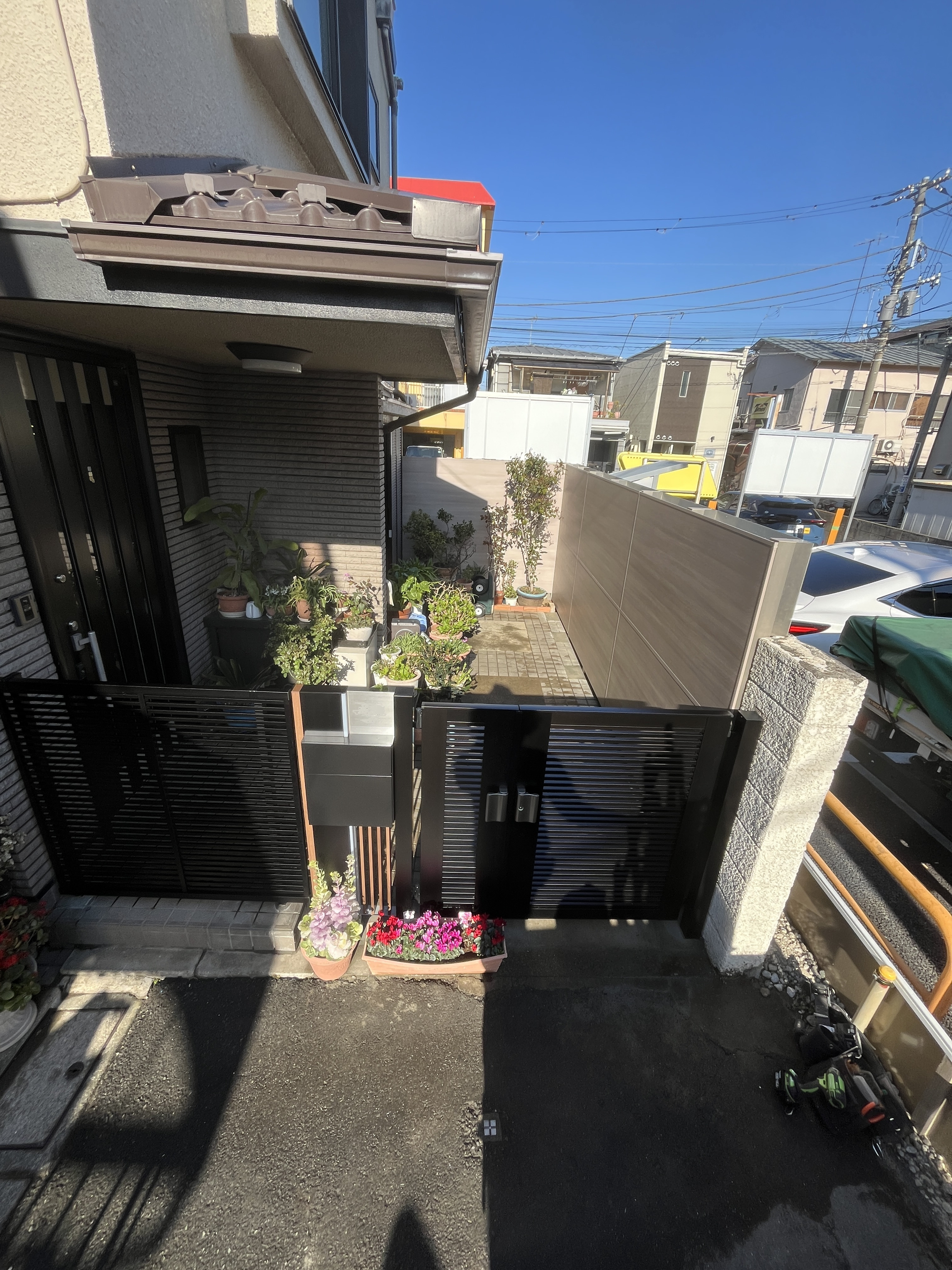 かとうがらすてん　大森山王の門扉廻りからお庭の目隠しまで施工させていただきました。【東京都大田区】の施工後の写真1