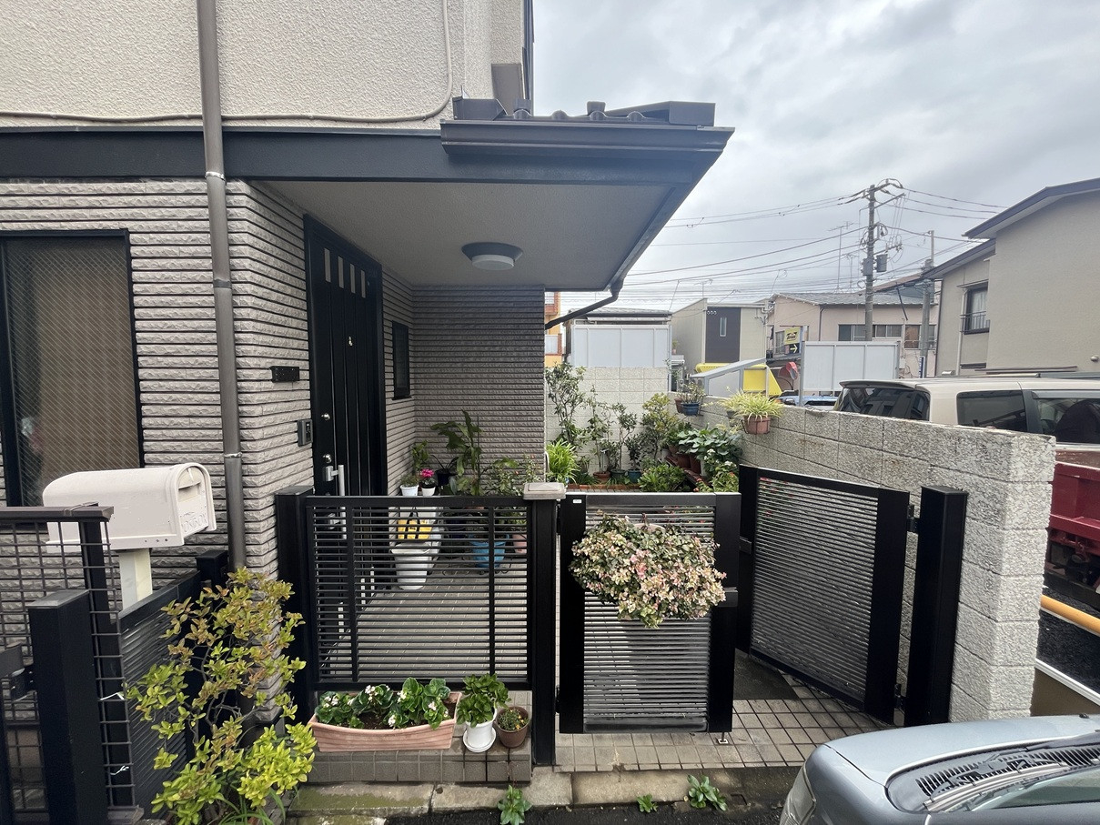 かとうがらすてん　大森山王の門扉廻りからお庭の目隠しまで施工させていただきました。【東京都大田区】の施工前の写真1
