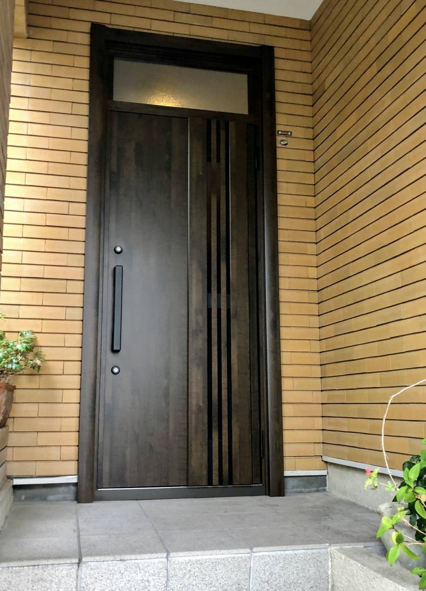 かとうがらすてん　大森山王の大田区【玄関ドア交換　リシェント】新しいドアは、風が通るので換気もできます　の施工後の写真1