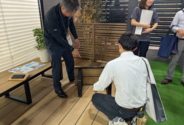☆新商品☆樹ら楽ステージの床材を使用「樹ら楽ベンチ」 日向トーヨー住器のブログ 写真13