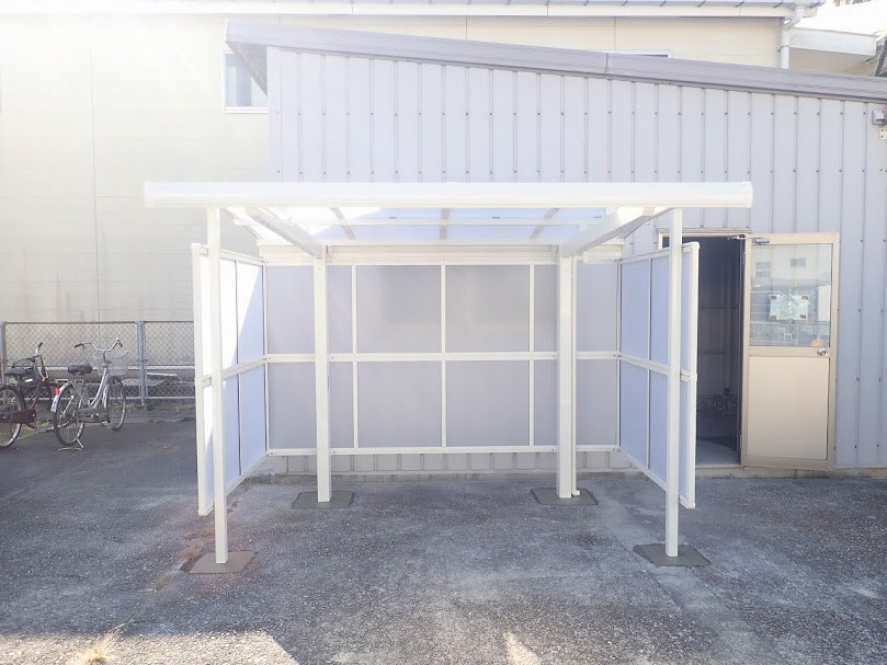 日向トーヨー住器の日向市　某企業様　駐輪場取付工事の施工後の写真1