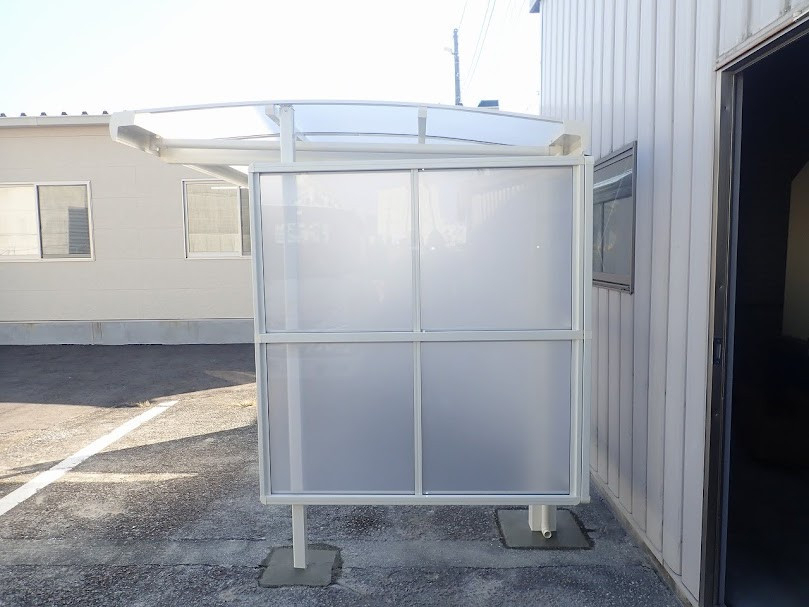 日向トーヨー住器の日向市　某企業様　駐輪場取付工事の施工後の写真3