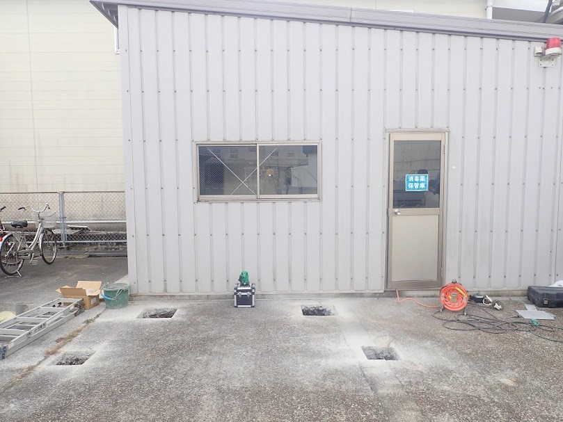 日向トーヨー住器の日向市　某企業様　駐輪場取付工事の施工前の写真2