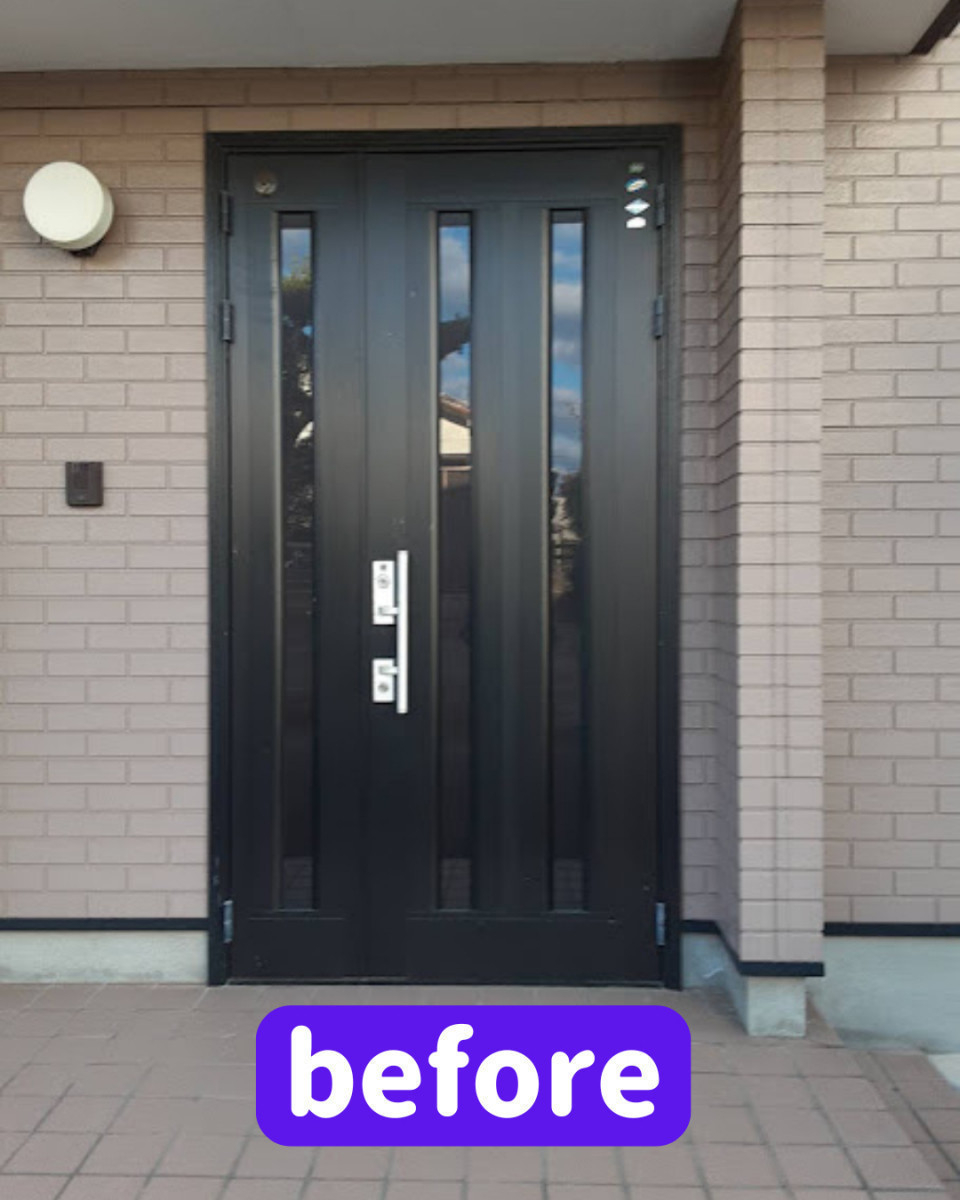 日向トーヨー住器の【日向市】冬の玄関の寒さを解消！防犯面も強化できるリシェント玄関ドアに交換の施工前の写真1