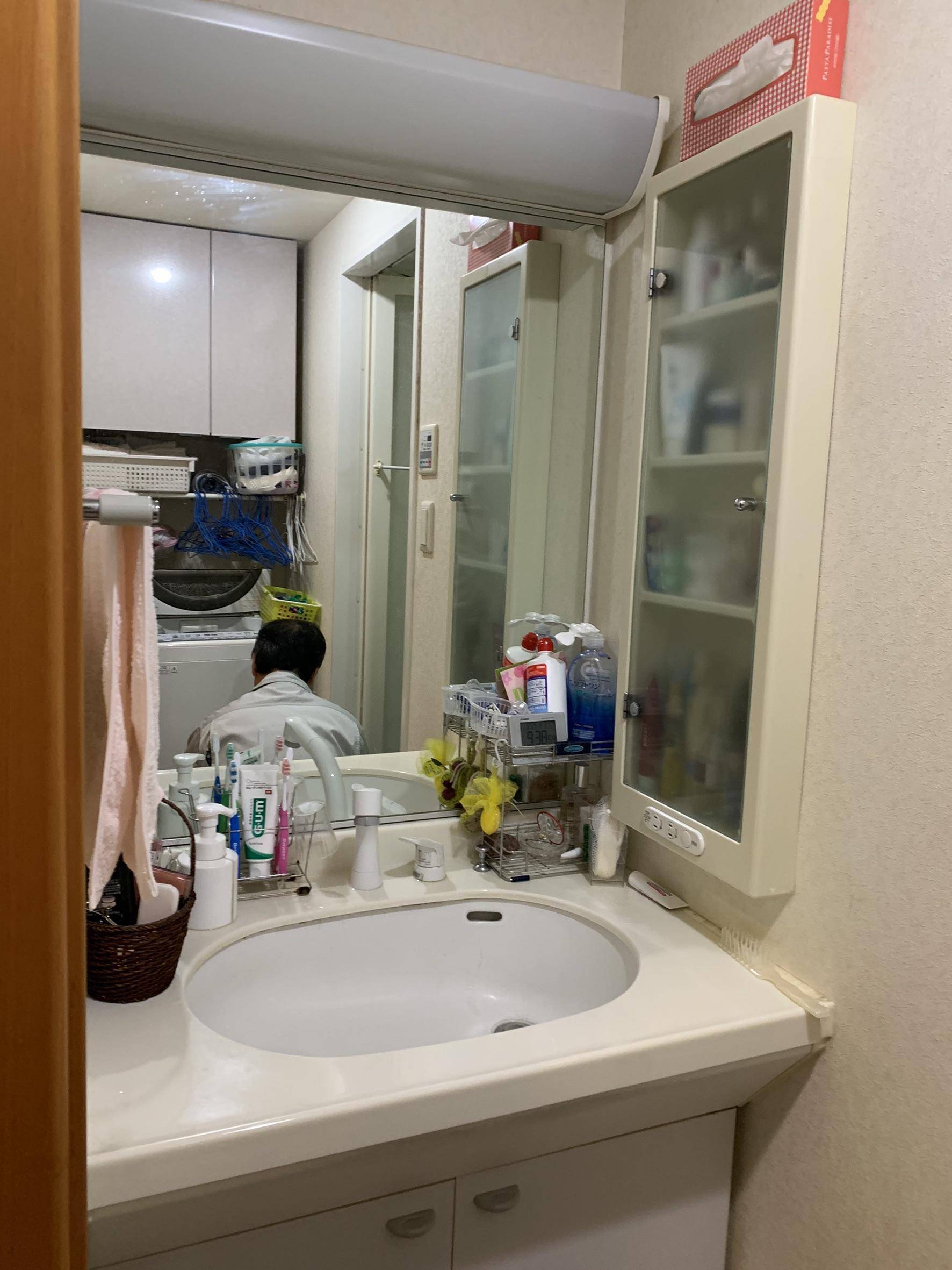 洗面化粧台をチェンジ！！ ホームリフレヒロセのブログ 写真1