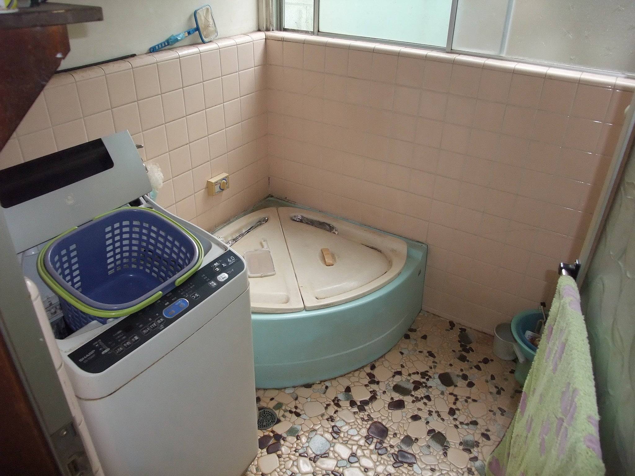 昔ながらの浴室交換工事 ホームリフレヒロセのブログ 写真1