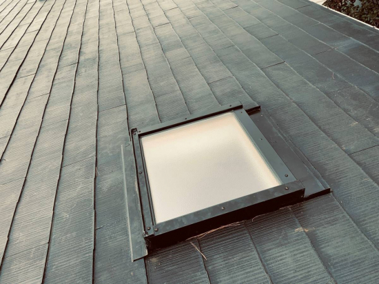 ホームリフレヒロセの天窓ガラス交換施工事例写真1
