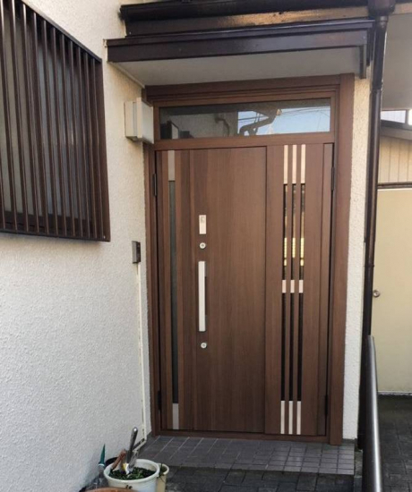 ホームリフレヒロセの1dayリフォーム　玄関ドア施工事例写真1