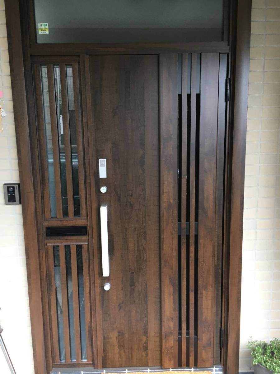 ホームリフレヒロセの寒い玄関をリシェント玄関ドアで快適に!!の施工後の写真1