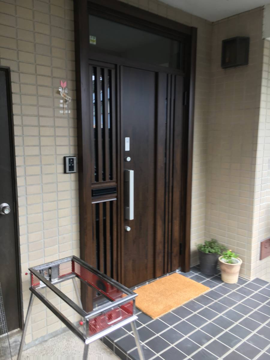 ホームリフレヒロセの寒い玄関をリシェント玄関ドアで快適に!!の施工後の写真2