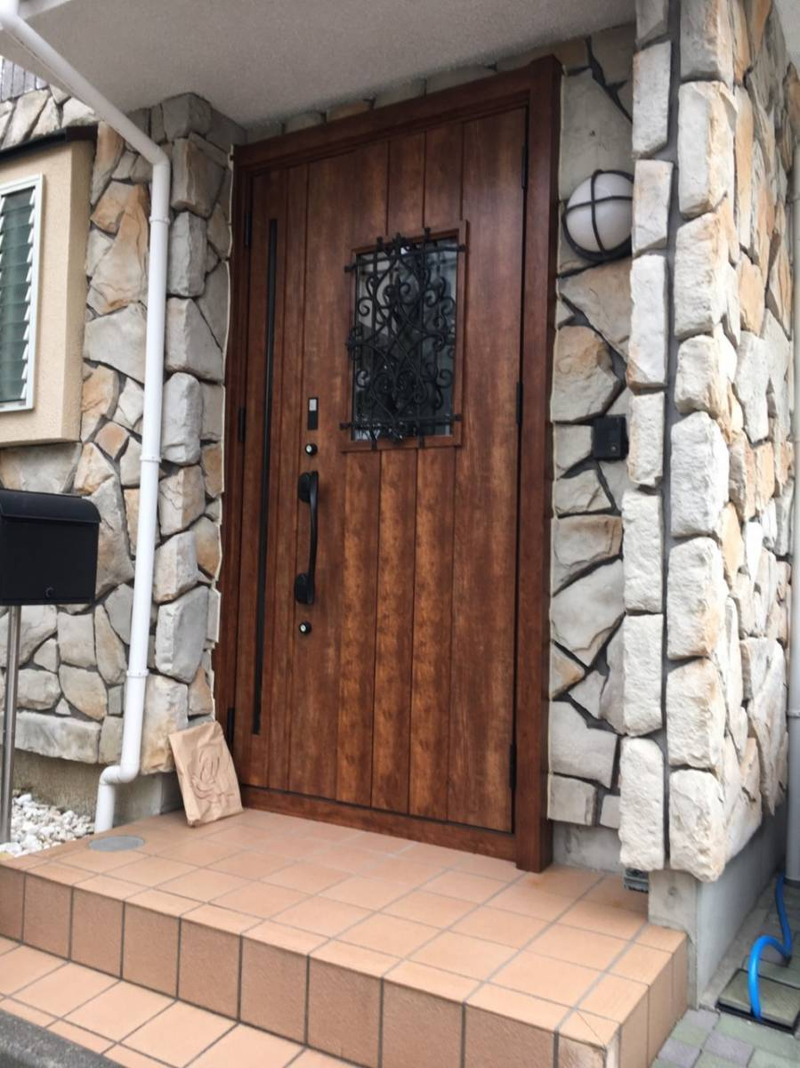 ホームリフレヒロセの玄関ドアでイメージチェンジ！の施工後の写真1