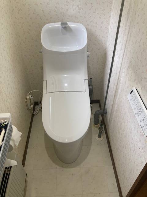 札幌トーヨー住器の札幌市白石区、玄関ドアの交換とトイレをリフォームの施工後の写真2