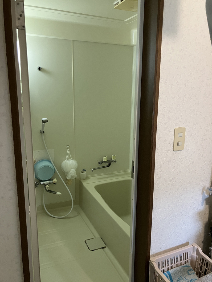札幌トーヨー住器のお風呂の寒さ対策！断熱バスルームリフォームで浴室を暖かく［札幌市南区］の施工前の写真1