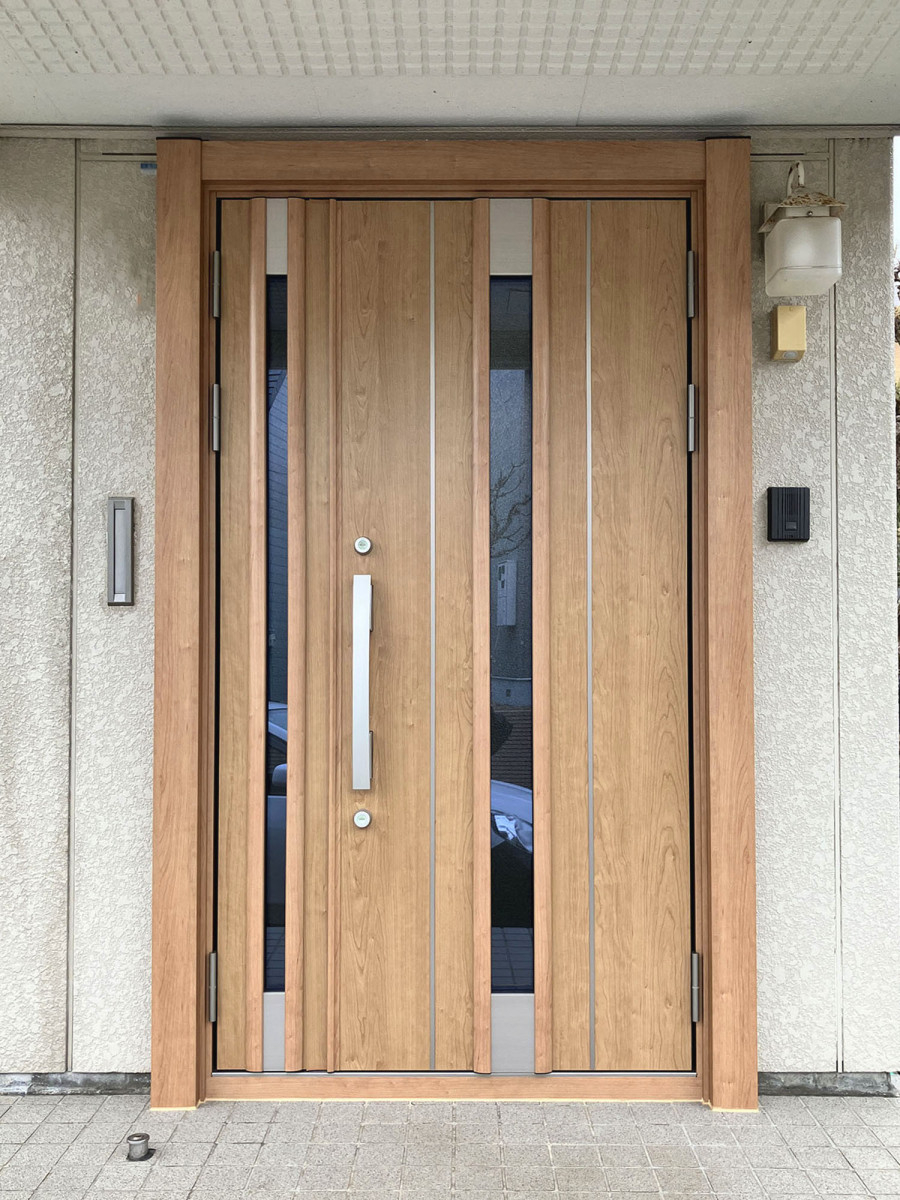 札幌トーヨー住器の窓リノベ補助金がきっかけで玄関ドアと内窓をリフォーム、寒さが解消しました♪［札幌市］の施工後の写真1