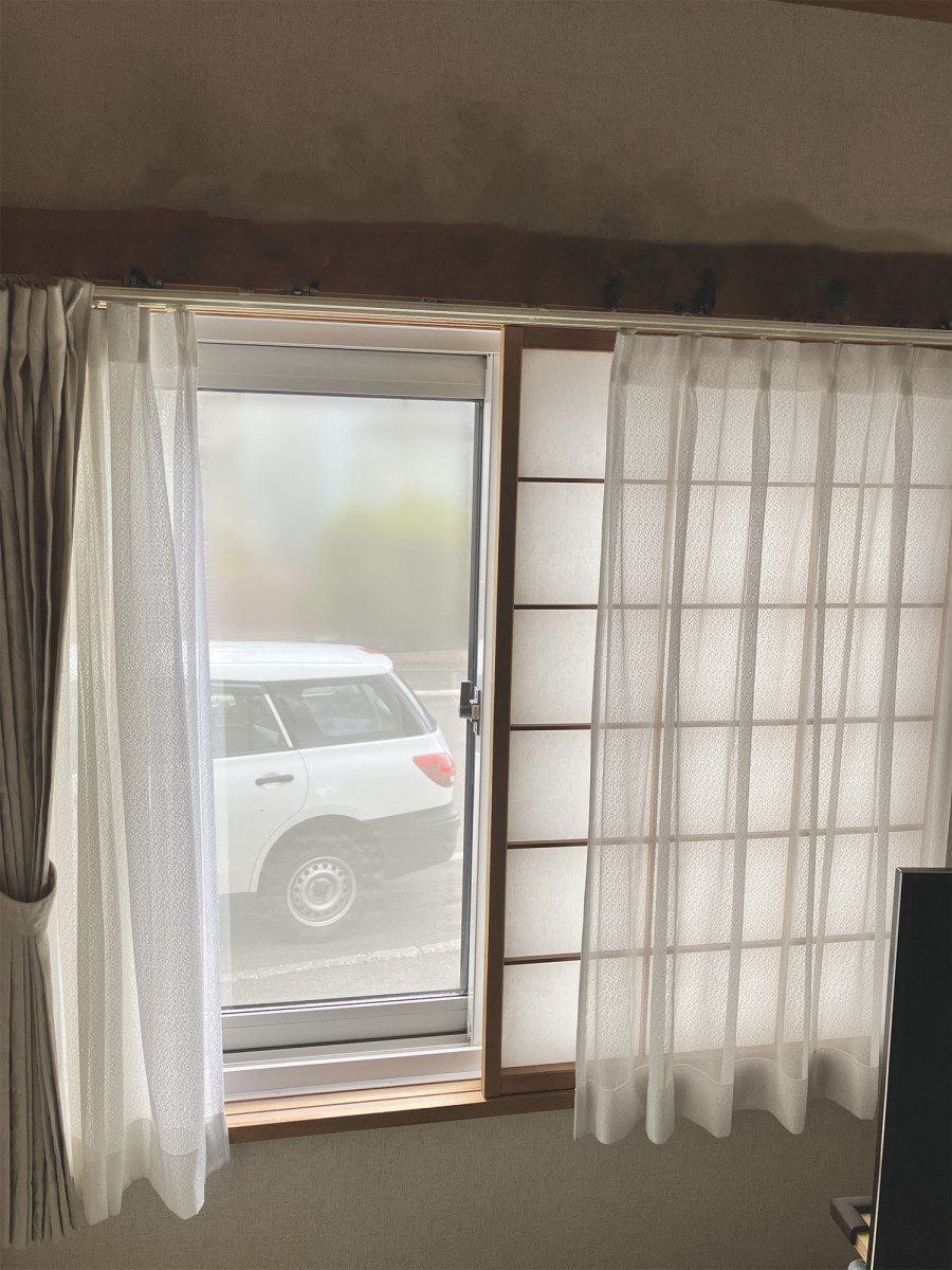 札幌トーヨー住器の窓リノベ補助金がきっかけで玄関ドアと内窓をリフォーム、寒さが解消しました♪［札幌市］の施工前の写真2