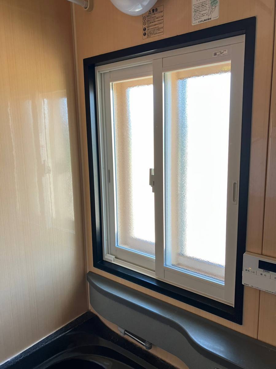 ネットアスの浴室の窓に断熱内窓インプラスを設置！の施工後の写真1