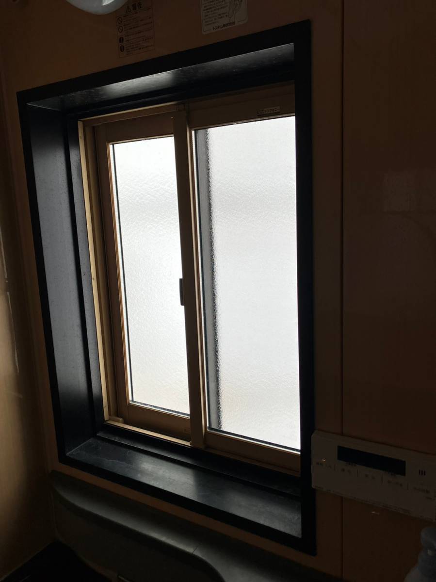 ネットアスの浴室の窓に断熱内窓インプラスを設置！の施工前の写真1