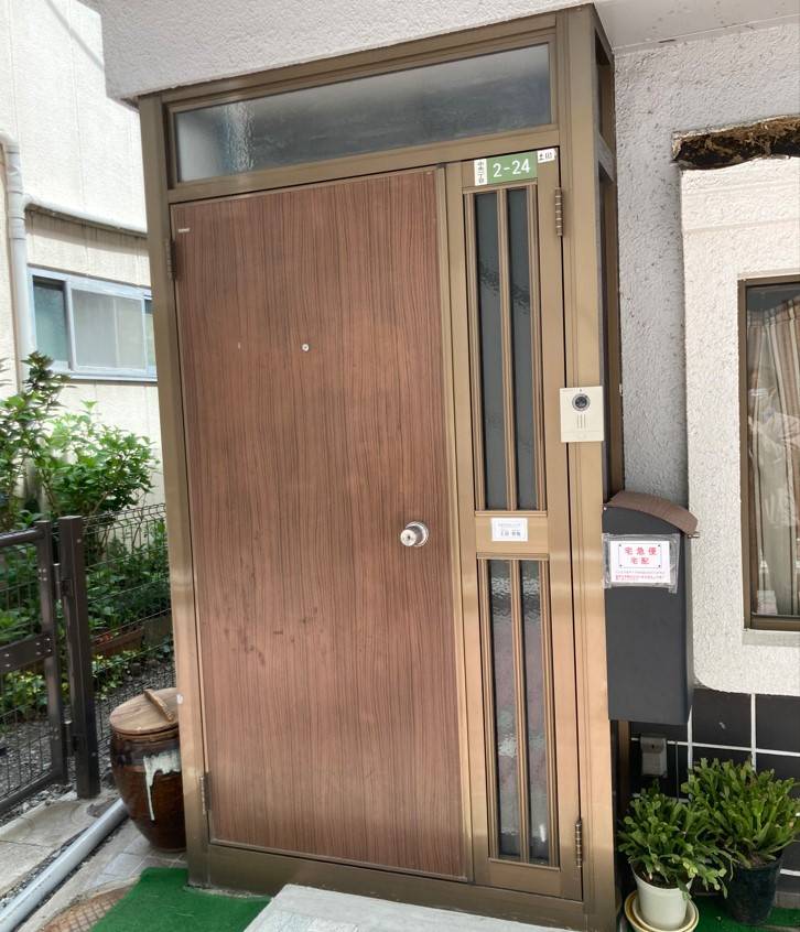 ネットアスの［松本市］開け閉めも簡単に！リシェント玄関ドア　FamiLockの施工前の写真1
