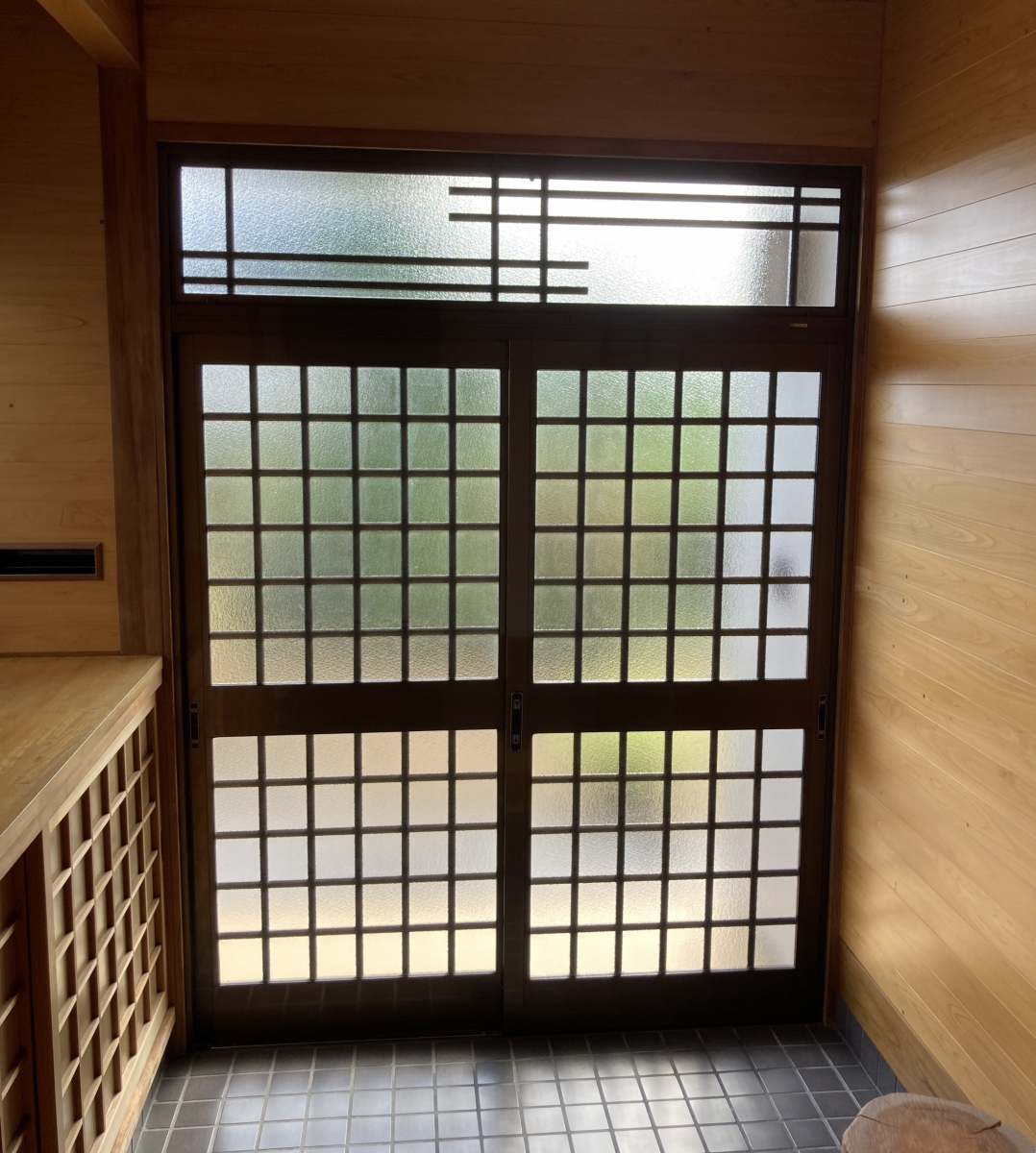 ネットアスの［松本市］リシェント玄関引戸の施工前の写真2