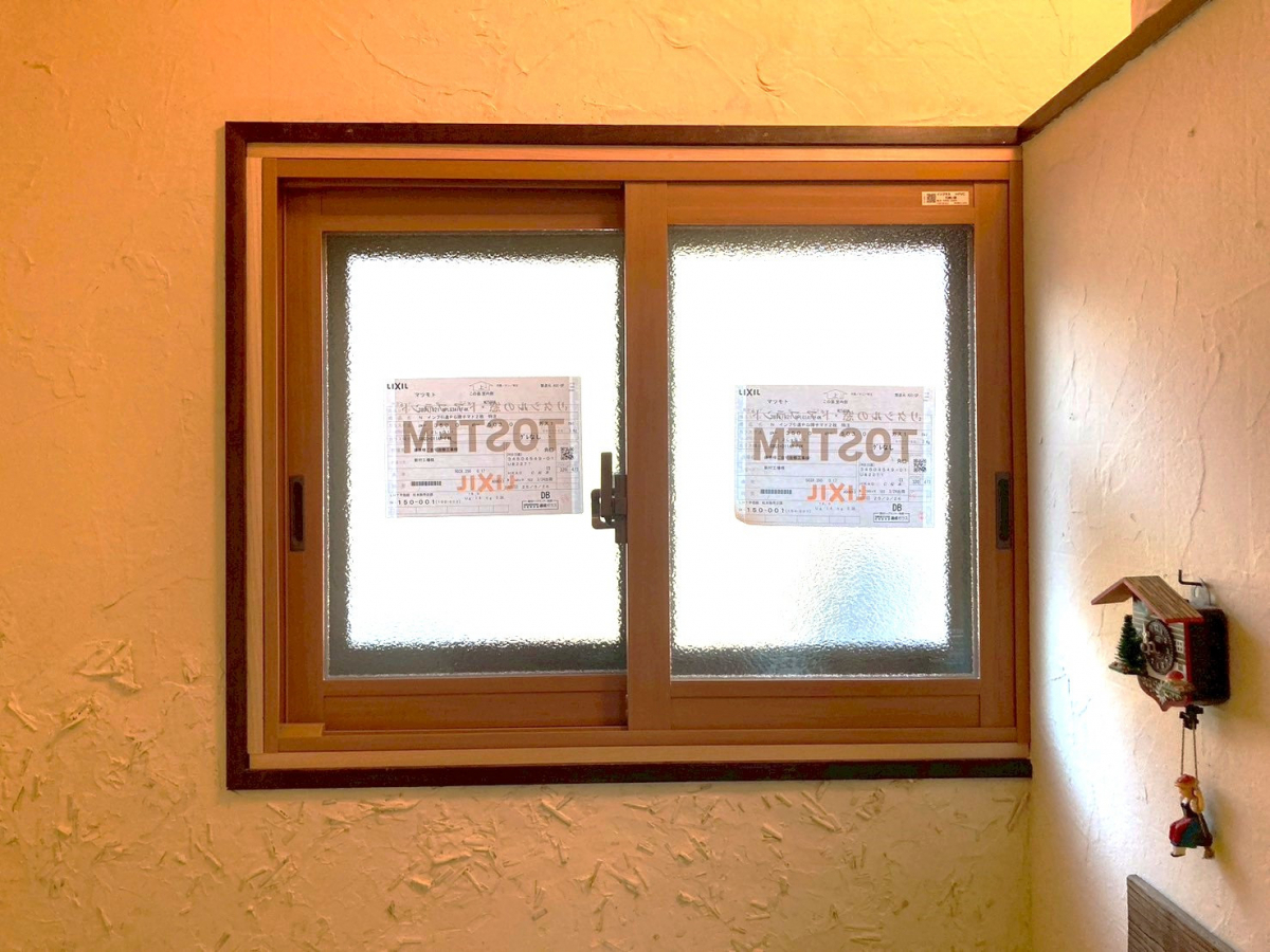 ネットアスの［安曇野市］内窓設置インプラス＊トイレの施工後の写真1