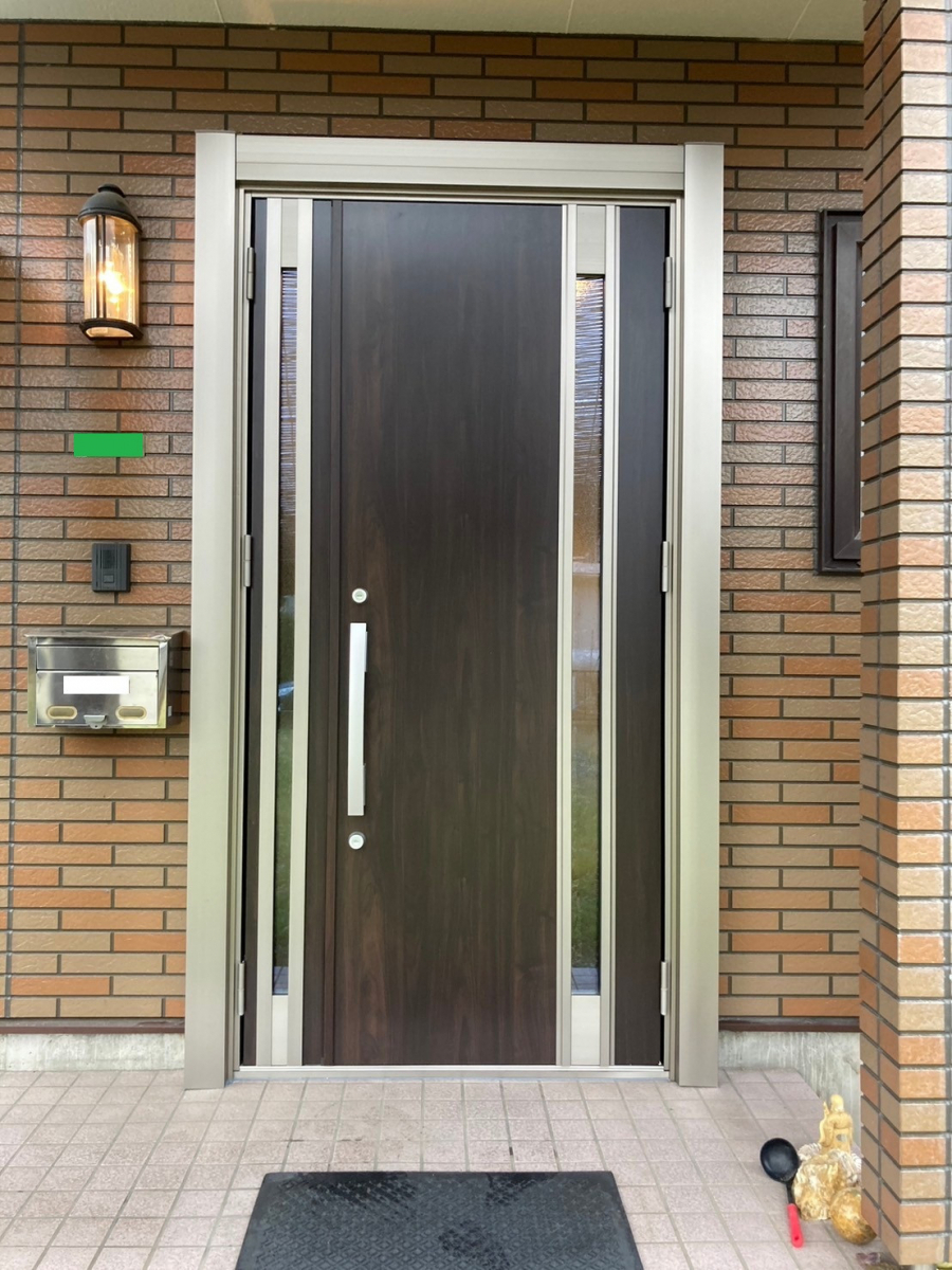 ネットアスの［松本市］玄関ドア交換＊リシェント玄関ドアの施工後の写真1