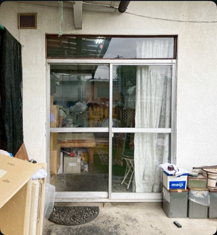 ネットアスの［長野市］外窓交換＊TWコンセプト土間スライディングの施工前の写真1
