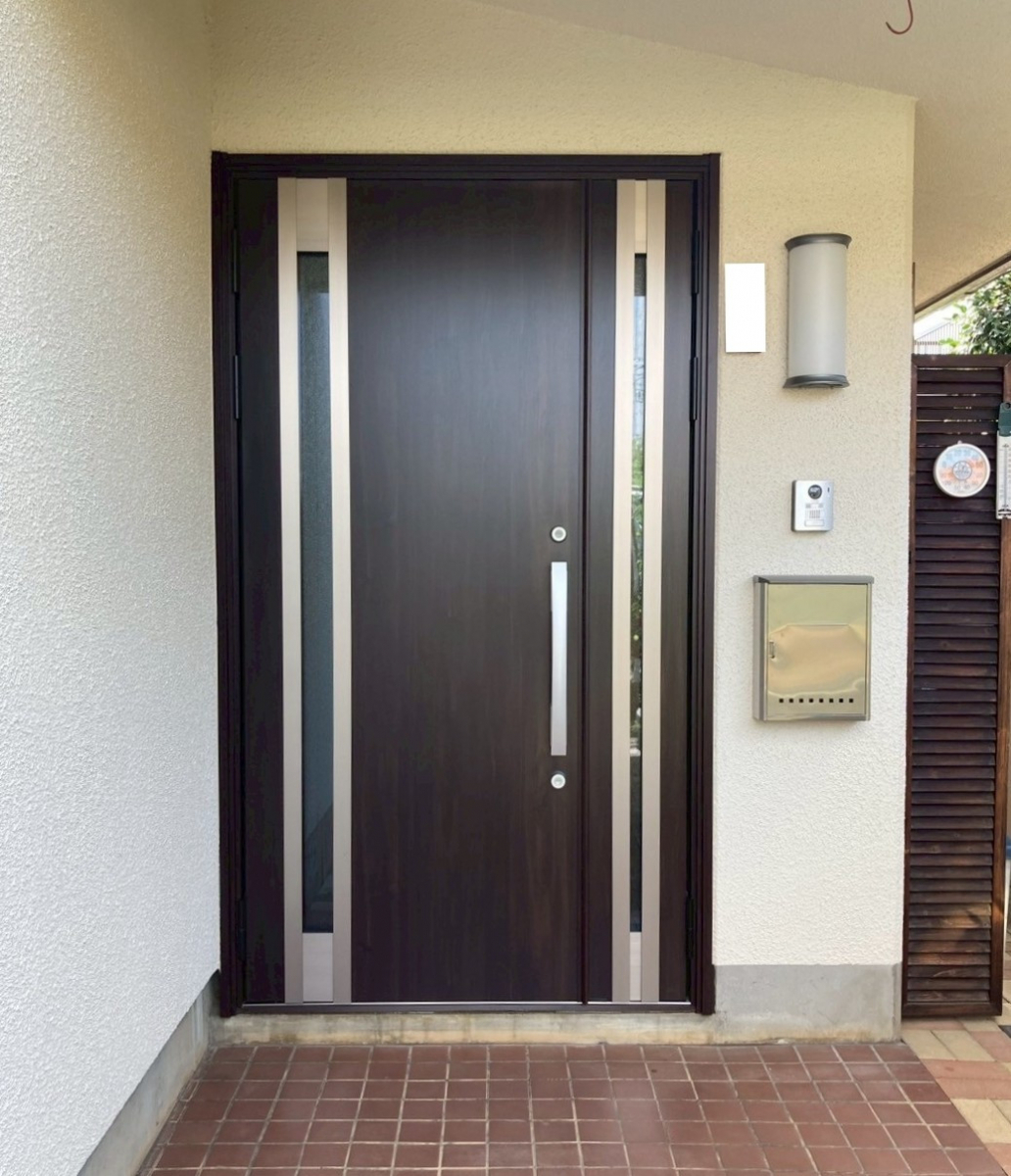 ネットアスの【松本市】玄関ドア交換*リシェント玄関ドアの施工後の写真1