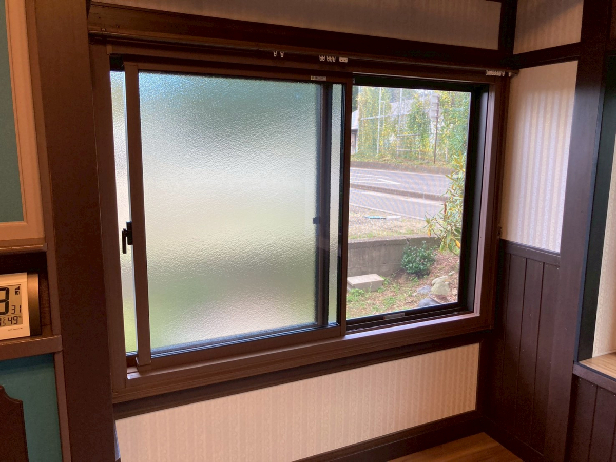 ネットアスの【松本市】外窓交換(カバー工法)*洋室の施工後の写真2