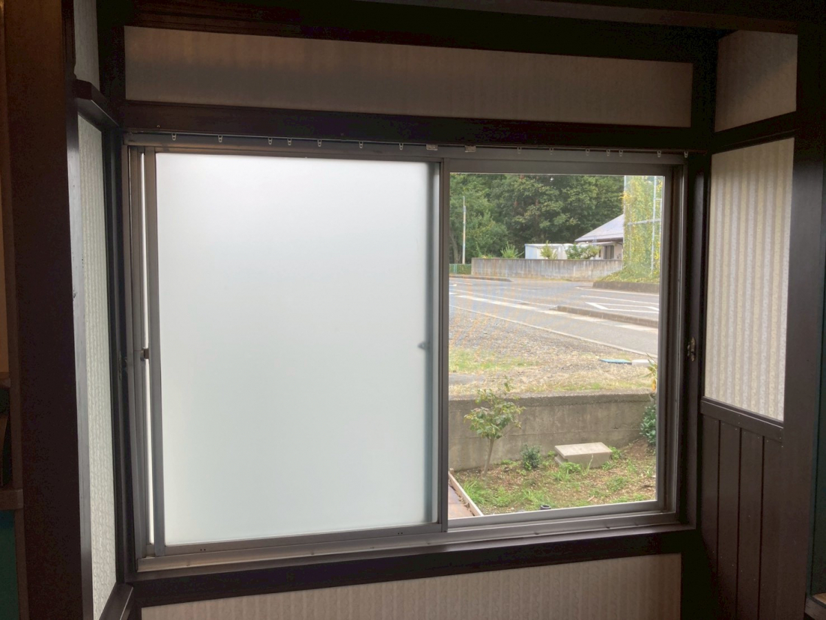 ネットアスの【松本市】外窓交換(カバー工法)*洋室の施工前の写真2