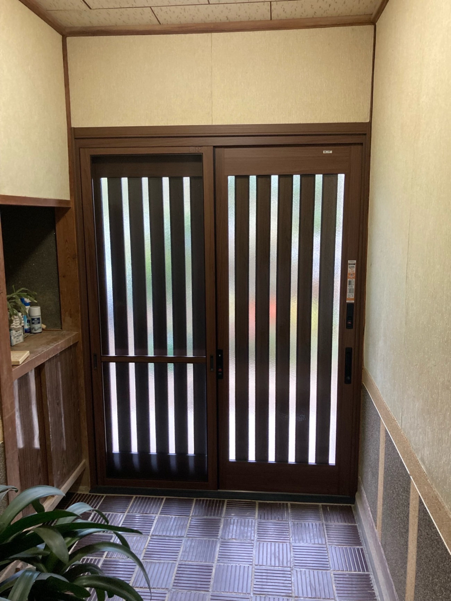 ネットアスの【松本市】リシェント玄関引戸の施工後の写真2