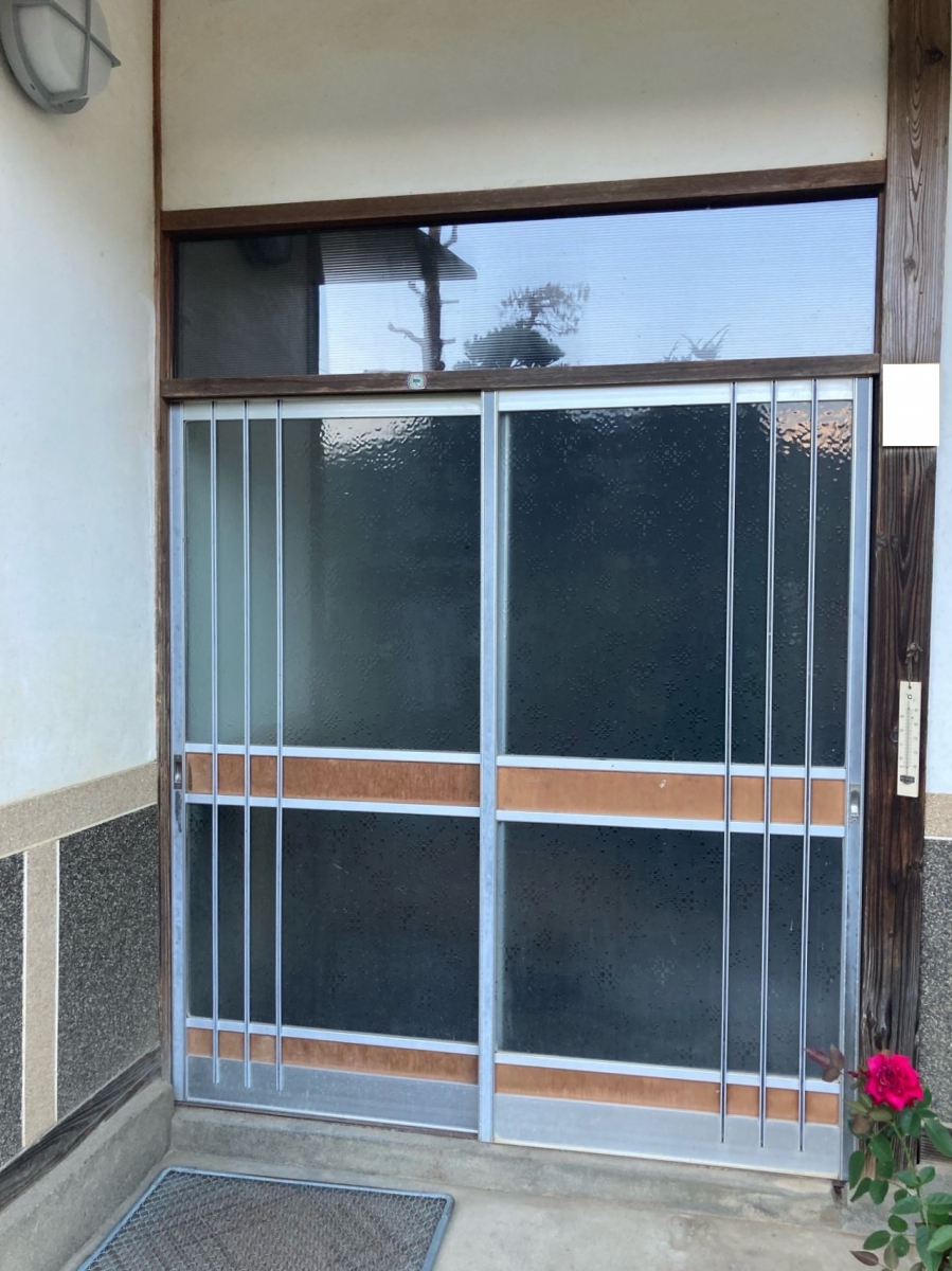 ネットアスの【松本市】リシェント玄関引戸の施工前の写真1