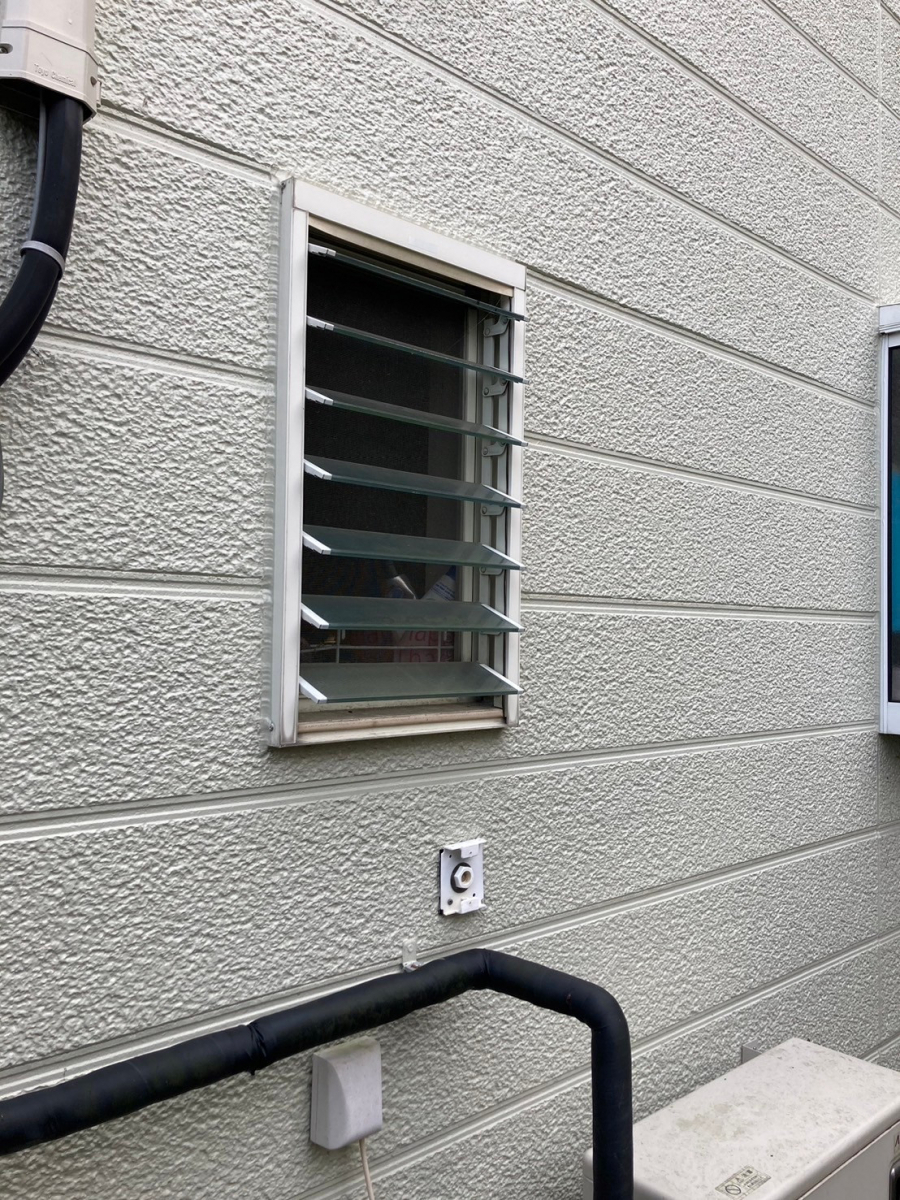 ネットアスの【安曇野市】外窓交換（はつり工法）＊浴室の施工前の写真1